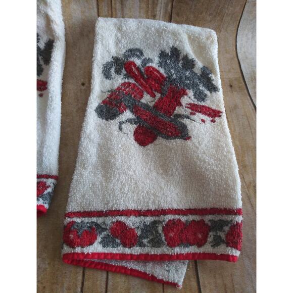 Vtg 70s Kitsch Dish Towels Red & Green Veggies Set of 2 Kitchen Decorations (3) - Picture 4 of 5